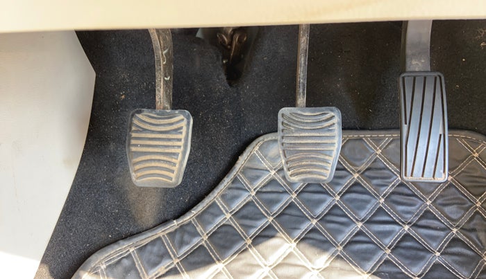 2023 Mahindra XUV300 W8 (O) 1.2 PETROL, Petrol, Manual, 13,938 km, Pedals