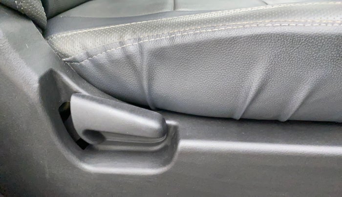 2014 Maruti Wagon R Stingray VXI, Petrol, Manual, 41,131 km, Driver Side Adjustment Panel