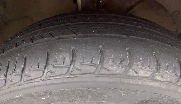 2016 Maruti Baleno DELTA PETROL 1.2, Petrol, Manual, 31,720 km, Right Front Tyre Tread