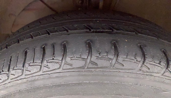 2016 Maruti Baleno DELTA PETROL 1.2, Petrol, Manual, 31,720 km, Left Front Tyre Tread