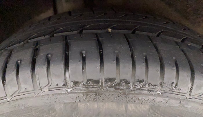 2016 Maruti Baleno DELTA PETROL 1.2, Petrol, Manual, 31,720 km, Right Rear Tyre Tread