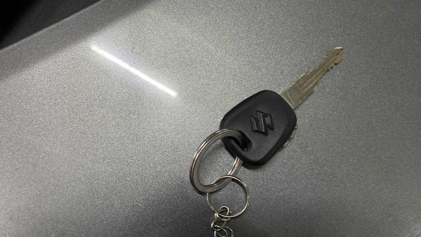 2013 Maruti Swift LXI, Petrol, Manual, 96,314 km, Key Close Up
