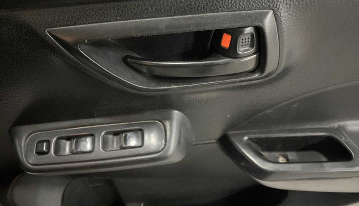 2013 Maruti Swift LXI, Petrol, Manual, 96,314 km, Driver Side Door Panels Control
