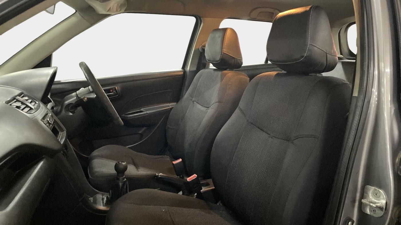 2013 Maruti Swift LXI, Petrol, Manual, 96,314 km, Right Side Front Door Cabin