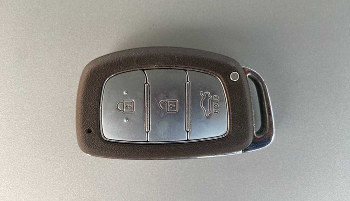 2015 Hyundai Verna FLUIDIC 4S 1.6 VTVT S(O), Petrol, Manual, 49,880 km, Key Close Up