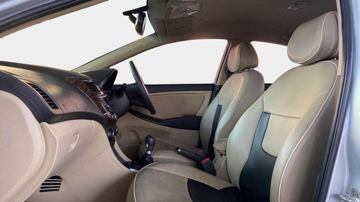 2015 Hyundai Verna FLUIDIC 4S 1.6 VTVT S(O), Petrol, Manual, 49,880 km, Right Side Front Door Cabin