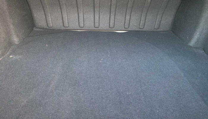 2015 Hyundai Verna FLUIDIC 4S 1.6 VTVT S(O), Petrol, Manual, 49,880 km, Boot Inside