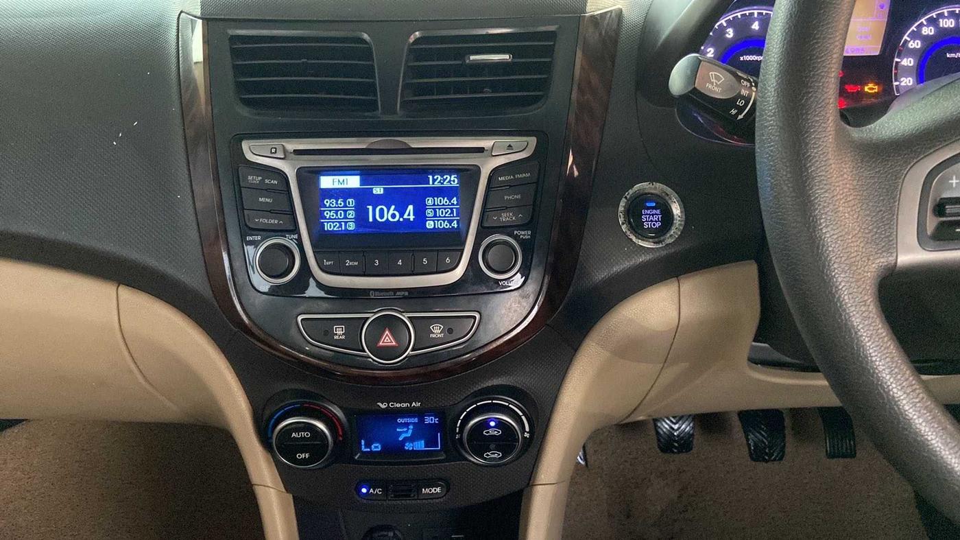2015 Hyundai Verna FLUIDIC 4S 1.6 VTVT S(O), Petrol, Manual, 49,880 km, Air Conditioner