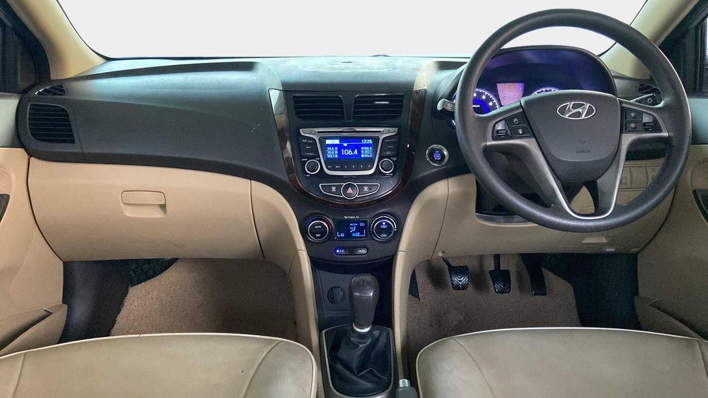 2015 Hyundai Verna FLUIDIC 4S 1.6 VTVT S(O), Petrol, Manual, 49,880 km, Dashboard