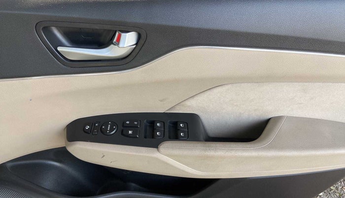 2019 Hyundai Verna 1.6 VTVT SX + AT, Petrol, Automatic, 30,113 km, Driver Side Door Panels Control