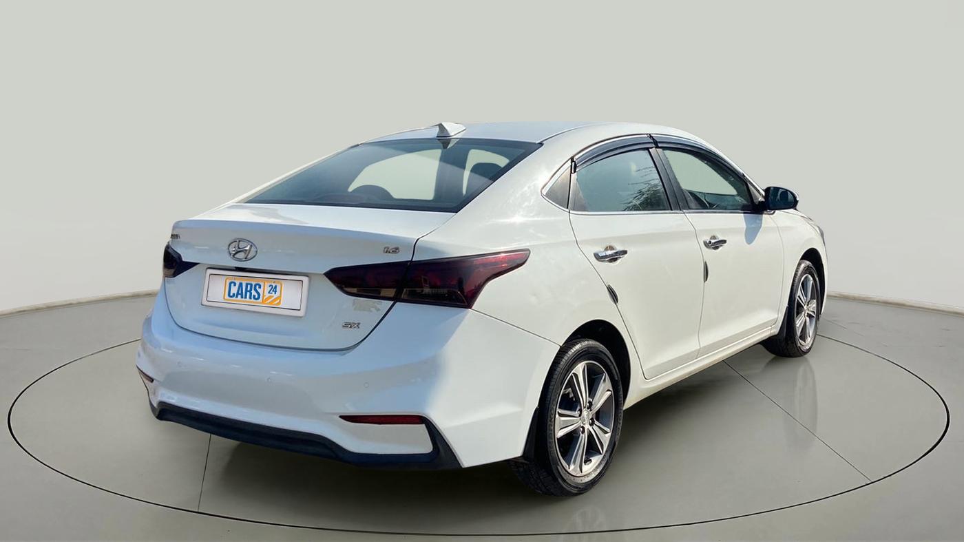 2019 Hyundai Verna 1.6 VTVT SX + AT, Petrol, Automatic, 30,113 km, Right Back Diagonal