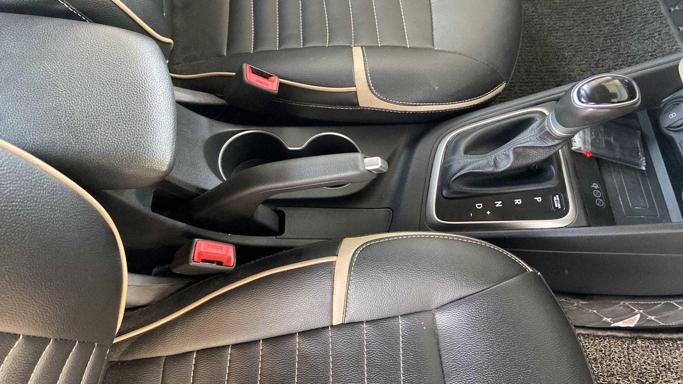 2019 Hyundai Verna 1.6 VTVT SX + AT, Petrol, Automatic, 30,113 km, Gear Lever