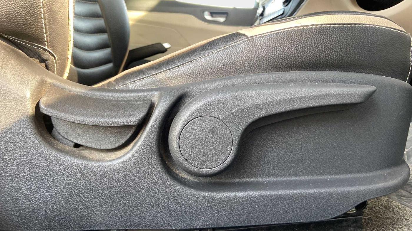 2019 Hyundai Verna 1.6 VTVT SX + AT, Petrol, Automatic, 30,113 km, Driver Side Adjustment Panel