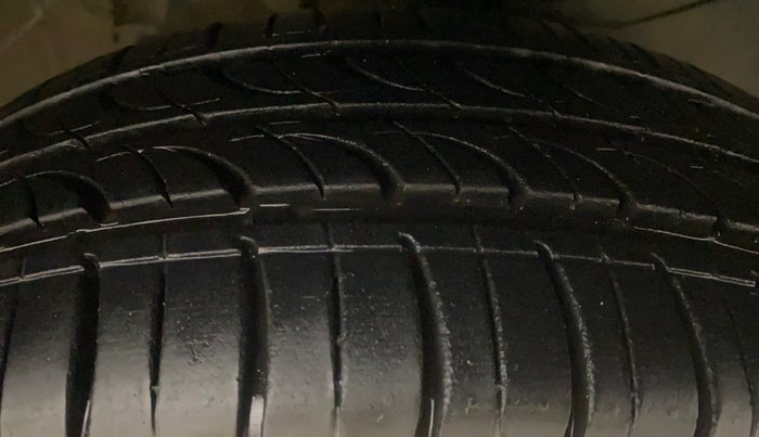 2015 Honda Brio S MT, Petrol, Manual, 67,905 km, Right Front Tyre Tread