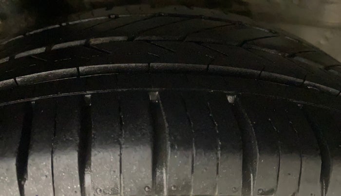 2015 Honda Brio S MT, Petrol, Manual, 67,905 km, Right Rear Tyre Tread