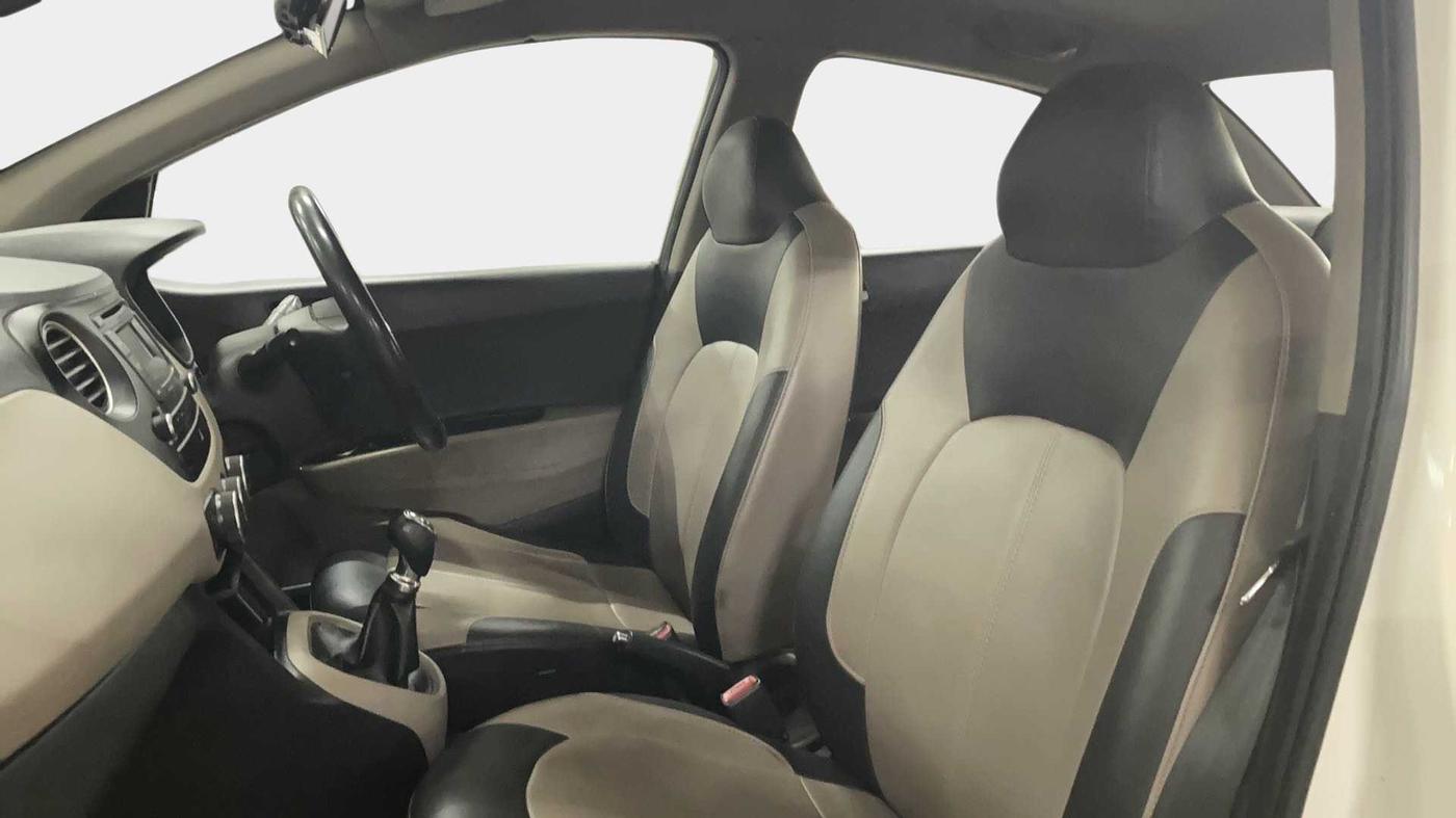 2015 Hyundai Xcent S (O) 1.2, Petrol, Manual, 53,795 km, Right Side Front Door Cabin