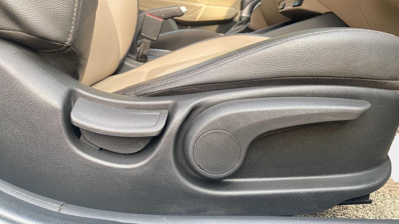2020 Hyundai Verna SX (O) 1.5 CRDI AT, Diesel, Automatic, 58,717 km, Driver Side Adjustment Panel