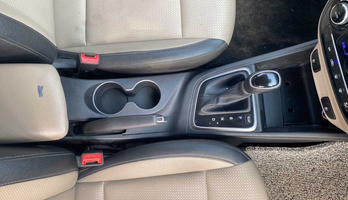 2020 Hyundai Verna SX (O) 1.5 CRDI AT, Diesel, Automatic, 58,717 km, Gear Lever