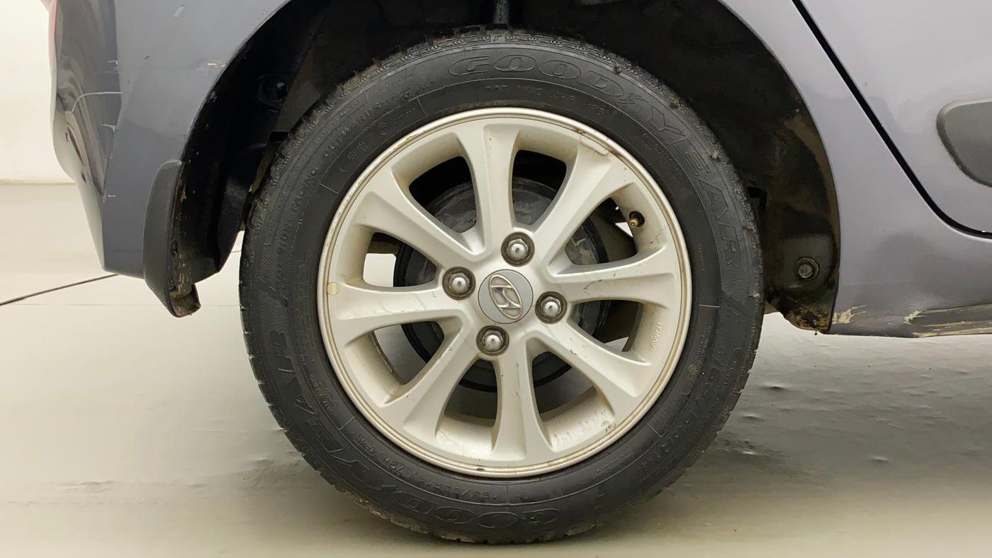 2015 Hyundai Grand i10 ASTA AT 1.2 KAPPA VTVT, Petrol, Automatic, 30,800 km, Right Rear Wheel
