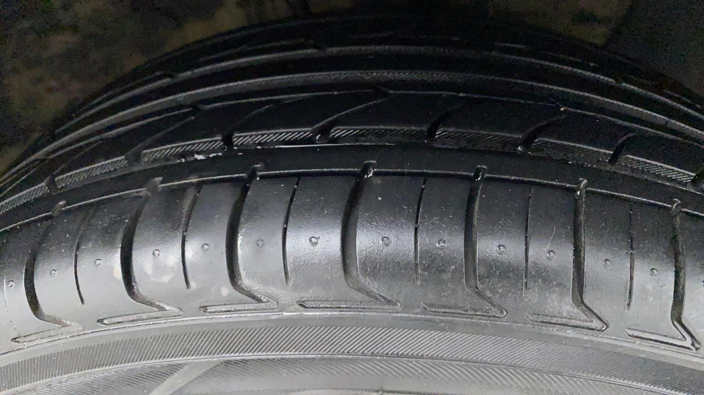 2016 Hyundai Elite i20 ASTA 1.2 (O), Petrol, Manual, 23,047 km, Right Front Tyre Tread