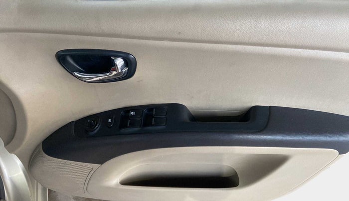 2012 Hyundai i10 SPORTZ 1.2, Petrol, Manual, 41,044 km, Driver Side Door Panels Control