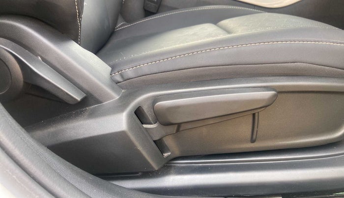 2022 Tata ALTROZ XZA PLUS, Petrol, Automatic, 6,161 km, Driver Side Adjustment Panel