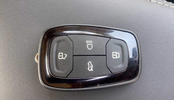 2022 Tata ALTROZ XZA PLUS, Petrol, Automatic, 6,161 km, Key Close Up