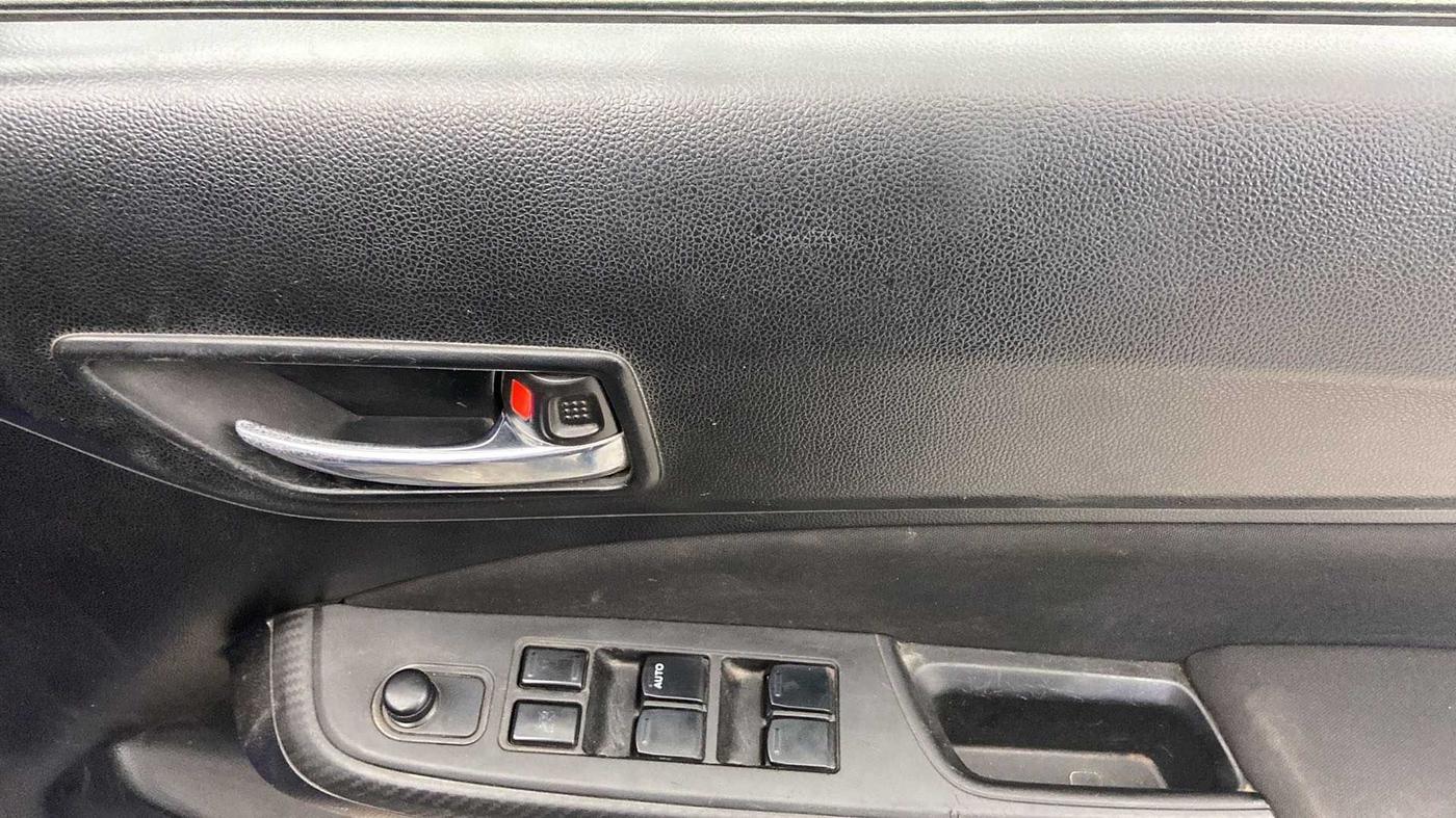 2018 Maruti Swift VXI, Petrol, Manual, 62,633 km, Driver Side Door Panels Control