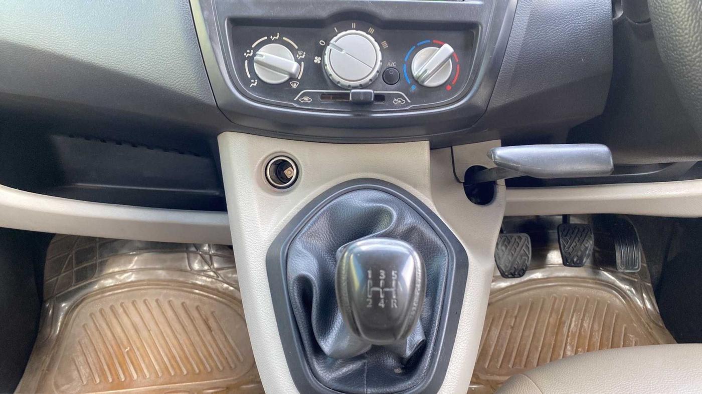 2017 Datsun Go T, Petrol, Manual, 89,973 km, Gear Lever