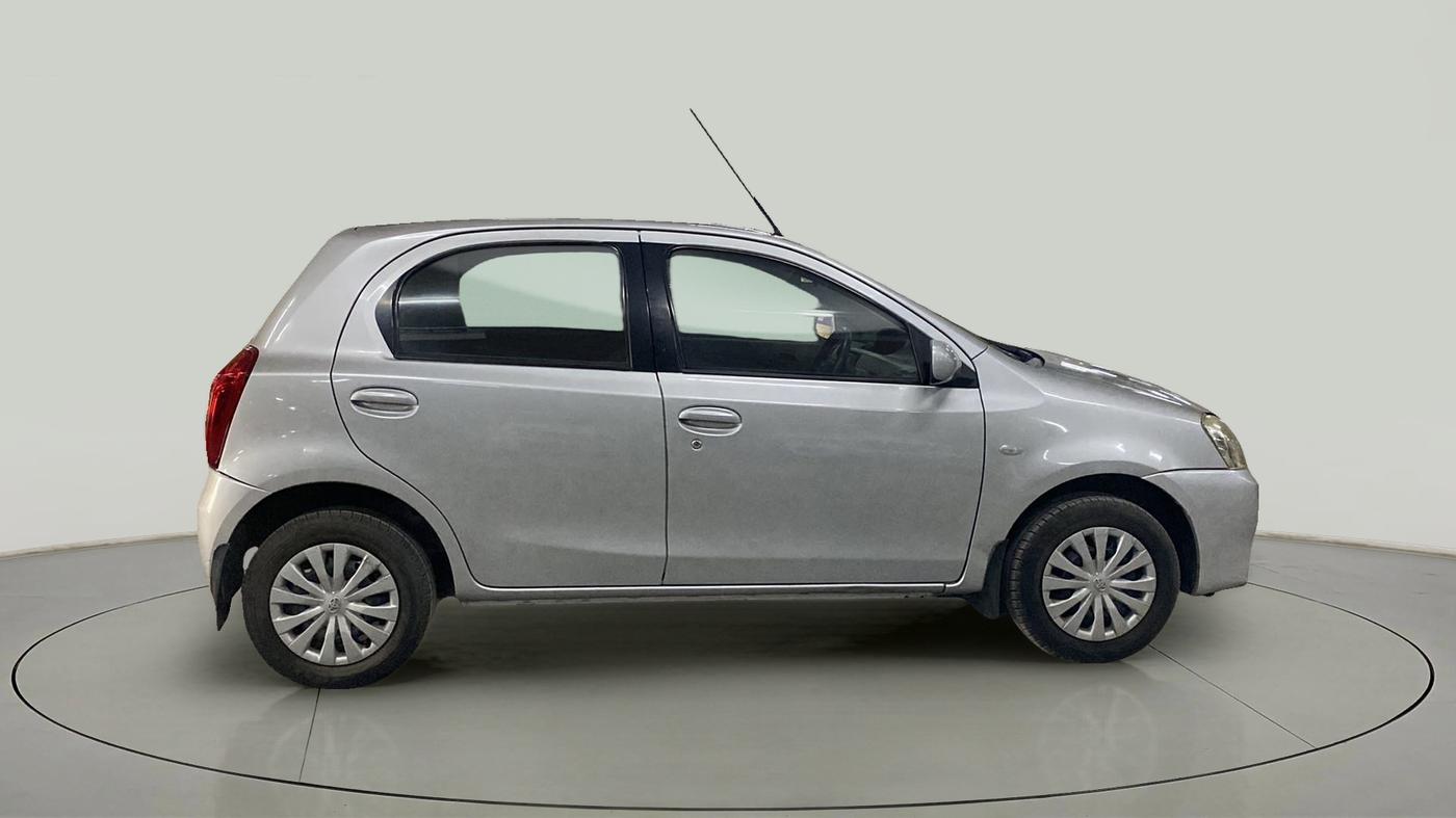 2011 Toyota Etios Liva G, Petrol, Manual, 64,980 km, Right Side View