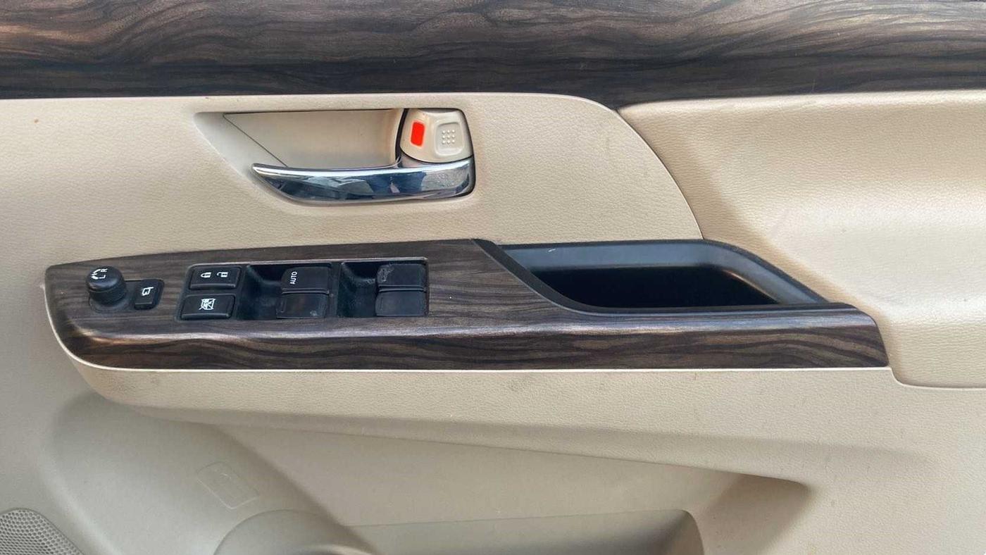 2019 Maruti Ertiga ZXI+ SHVS, Petrol, Manual, 46,815 km, Driver Side Door Panels Control