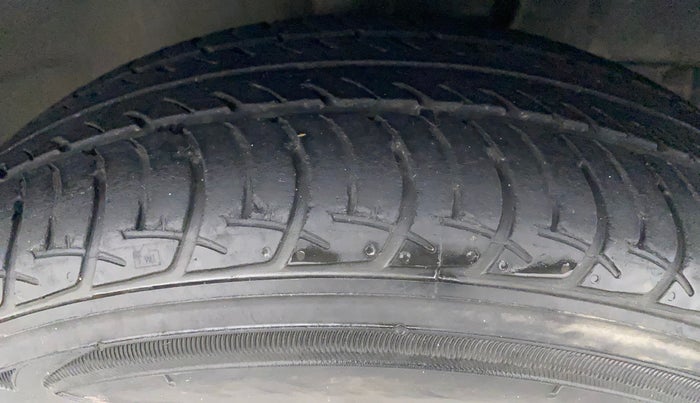 2019 Maruti New Wagon-R ZXI 1.2, Petrol, Manual, 26,439 km, Right Front Tyre Tread