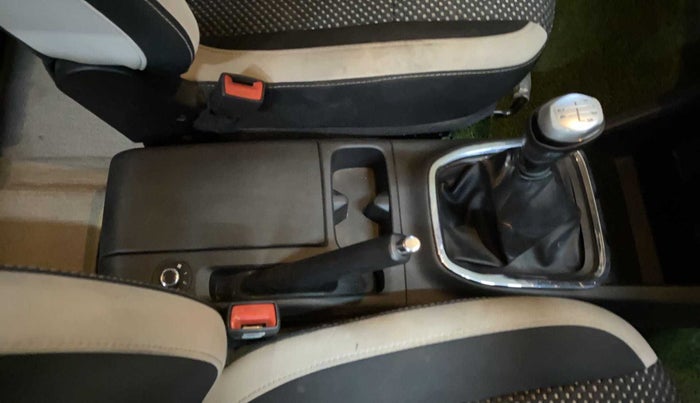 2020 Renault TRIBER RXZ, Petrol, Manual, 58,761 km, Gear Lever