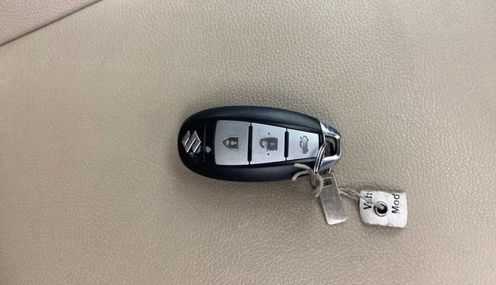 2017 Maruti Ciaz ZETA 1.4  AT PETROL, CNG, Automatic, 62,551 km, Key Close Up