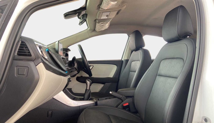 2022 Tata ALTROZ XZ PLUS I-TURBO PETROL, Petrol, Manual, 19,902 km, Right Side Front Door Cabin
