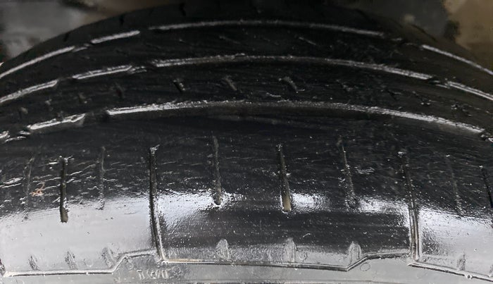 2014 Maruti Wagon R 1.0 LXI CNG, CNG, Manual, 71,276 km, Left Front Tyre Tread