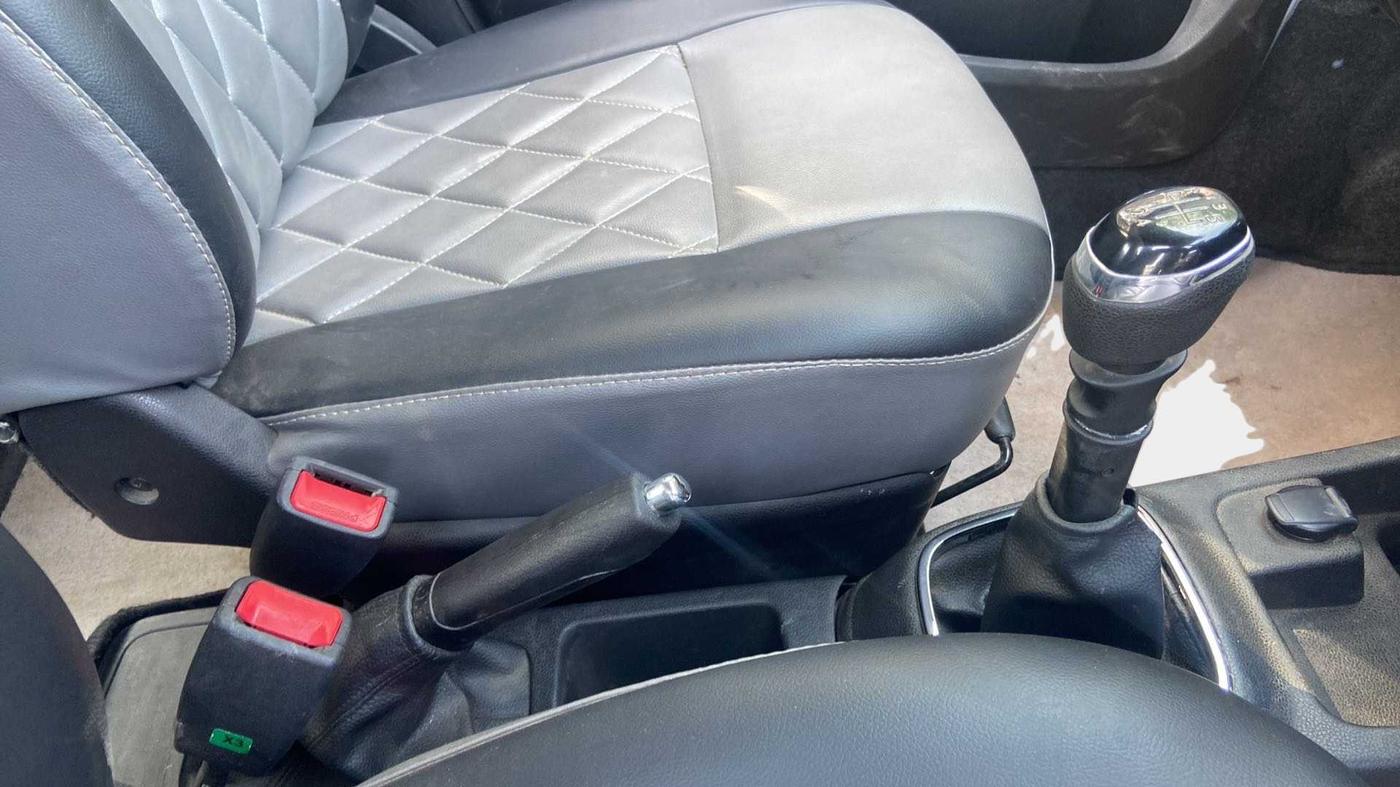 2018 Renault Kwid RXT 1.0 (O), Petrol, Manual, 16,841 km, Gear Lever