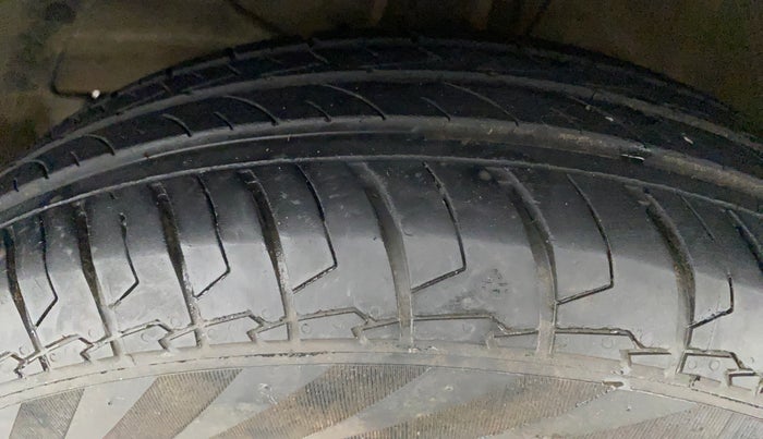 2021 Maruti Swift VXI, Petrol, Manual, 24,479 km, Left Front Tyre Tread