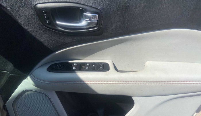 2019 Jeep Compass LIMITED PLUS PETROL AT, Petrol, Automatic, 55,119 km, Driver Side Door Panels Control