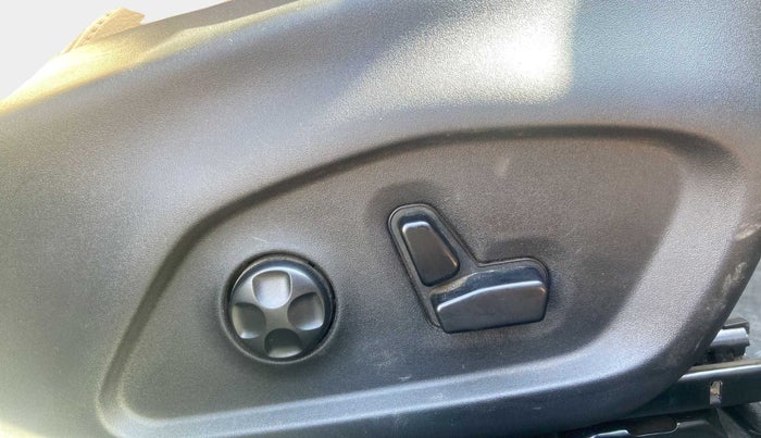 2019 Jeep Compass LIMITED PLUS PETROL AT, Petrol, Automatic, 55,119 km, Driver Side Adjustment Panel
