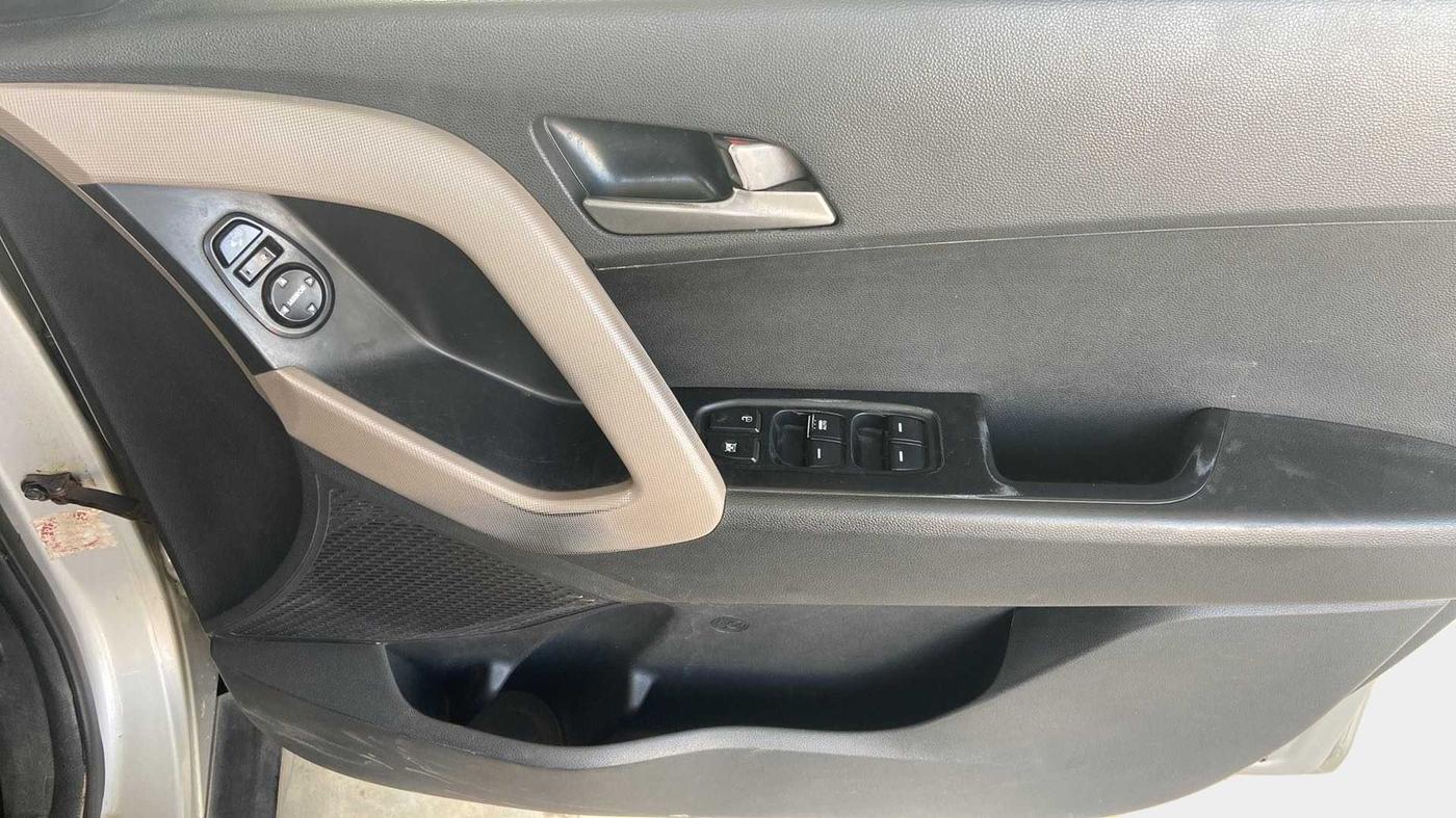 2015 Hyundai Creta SX PLUS 1.6 PETROL, Petrol, Manual, 1,01,468 km, Driver Side Door Panels Control