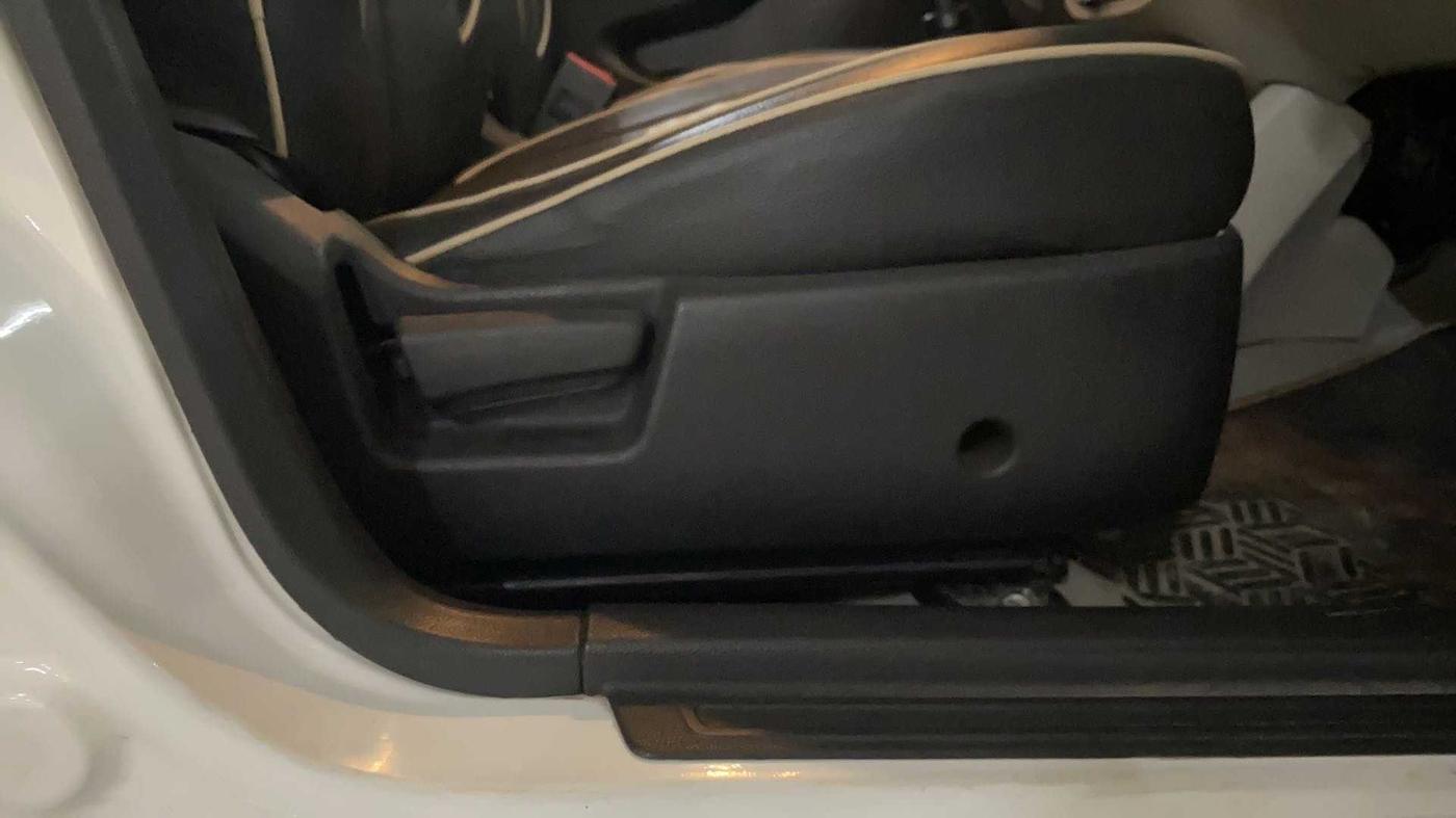 2019 Maruti Alto LXI, Petrol, Manual, 16,190 km, Driver Side Adjustment Panel