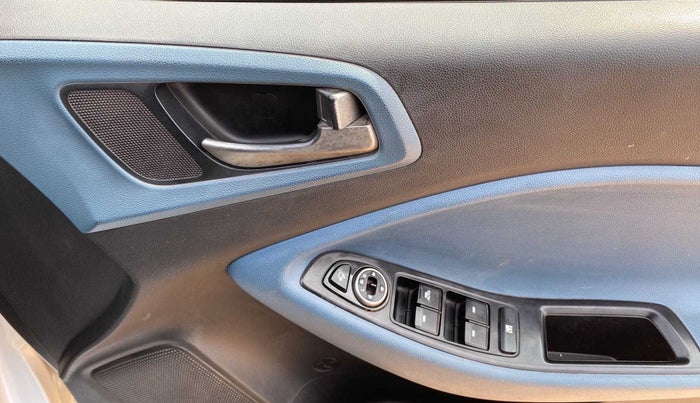 2016 Hyundai i20 Active 1.2 SX, Petrol, Manual, 47,683 km, Driver Side Door Panels Control