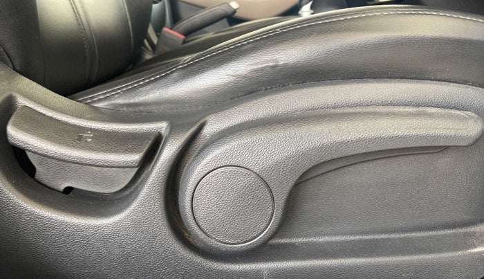 2017 Hyundai Elite i20 ASTA 1.2 (O), Petrol, Manual, 42,348 km, Driver Side Adjustment Panel