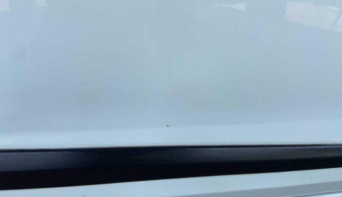 2017 Hyundai Elite i20 ASTA 1.2 (O), Petrol, Manual, 42,348 km, Driver-side door - Slightly dented