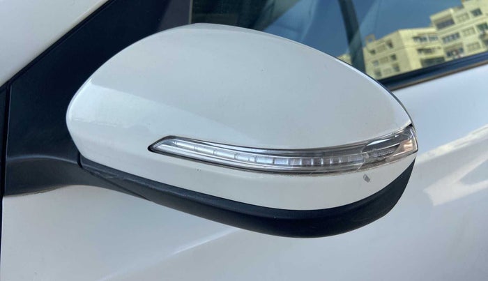 2017 Hyundai Elite i20 ASTA 1.2 (O), Petrol, Manual, 42,348 km, Left rear-view mirror - Indicator light has minor damage