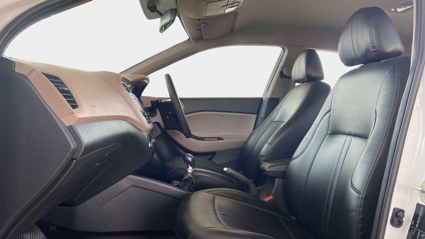 2017 Hyundai Elite i20 ASTA 1.2 (O), Petrol, Manual, 42,348 km, Right Side Front Door Cabin