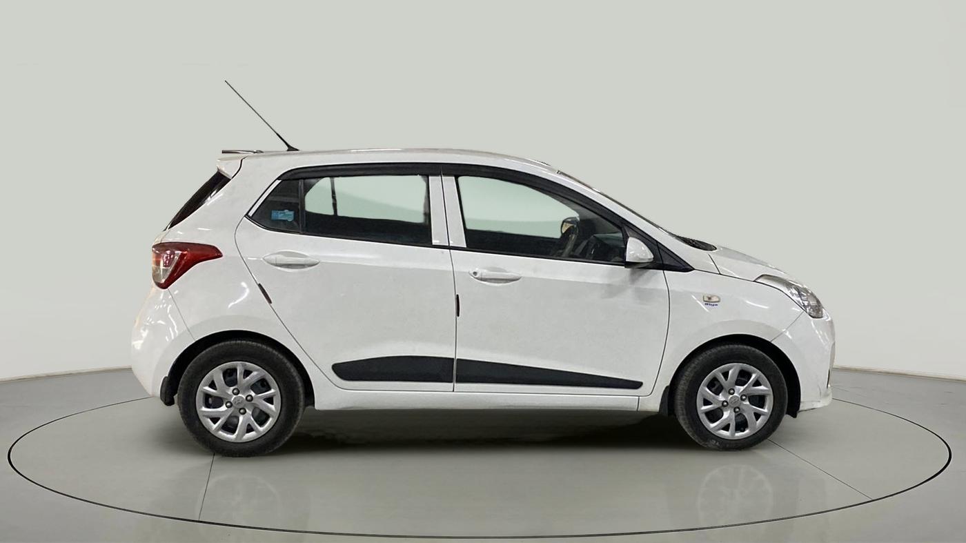 2017 Hyundai Grand i10 MAGNA 1.2 KAPPA VTVT, Petrol, Manual, 61,777 km, Right Side View