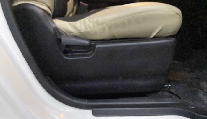 2016 Maruti Wagon R 1.0 LXI, Petrol, Manual, 55,623 km, Driver Side Adjustment Panel