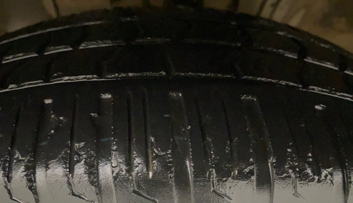 2017 Renault Kwid CLIMBER 1.0, Petrol, Manual, 1,12,993 km, Left Front Tyre Tread